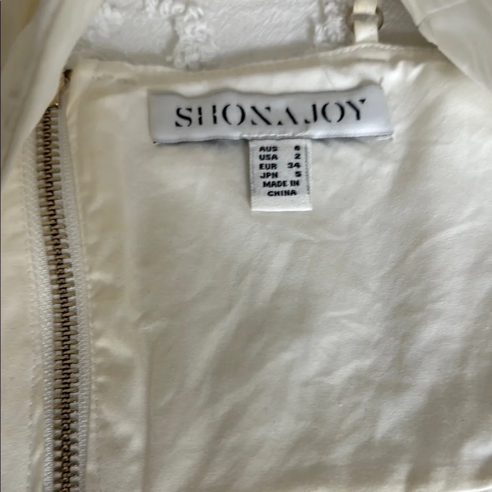Elegant Cream Women's Top - Picture 4 of 6